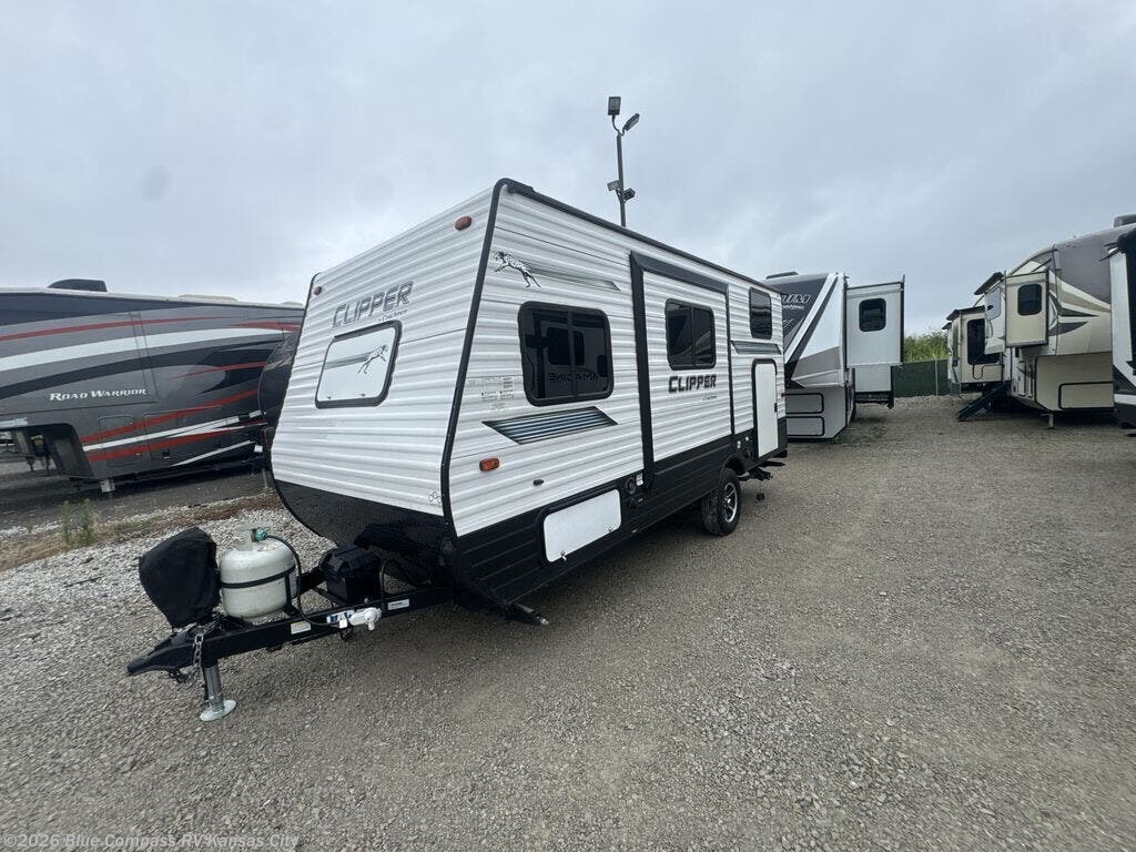 Used 2019 Coachmen Clipper Ultra-Lite 17BHS available in Grain Valley, Missouri