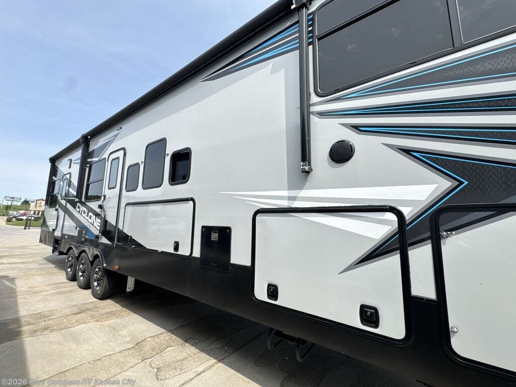 2022 Cyclone 4007 by Heartland from Blue Compass RV Kansas City in Grain Valley, Missouri