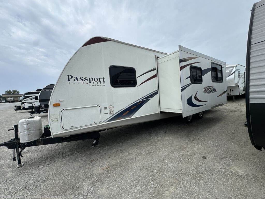 2011 Keystone Passport 3050BH - Used Travel Trailer For Sale by Blue Compass RV Kansas City in Grain Valley, Missouri