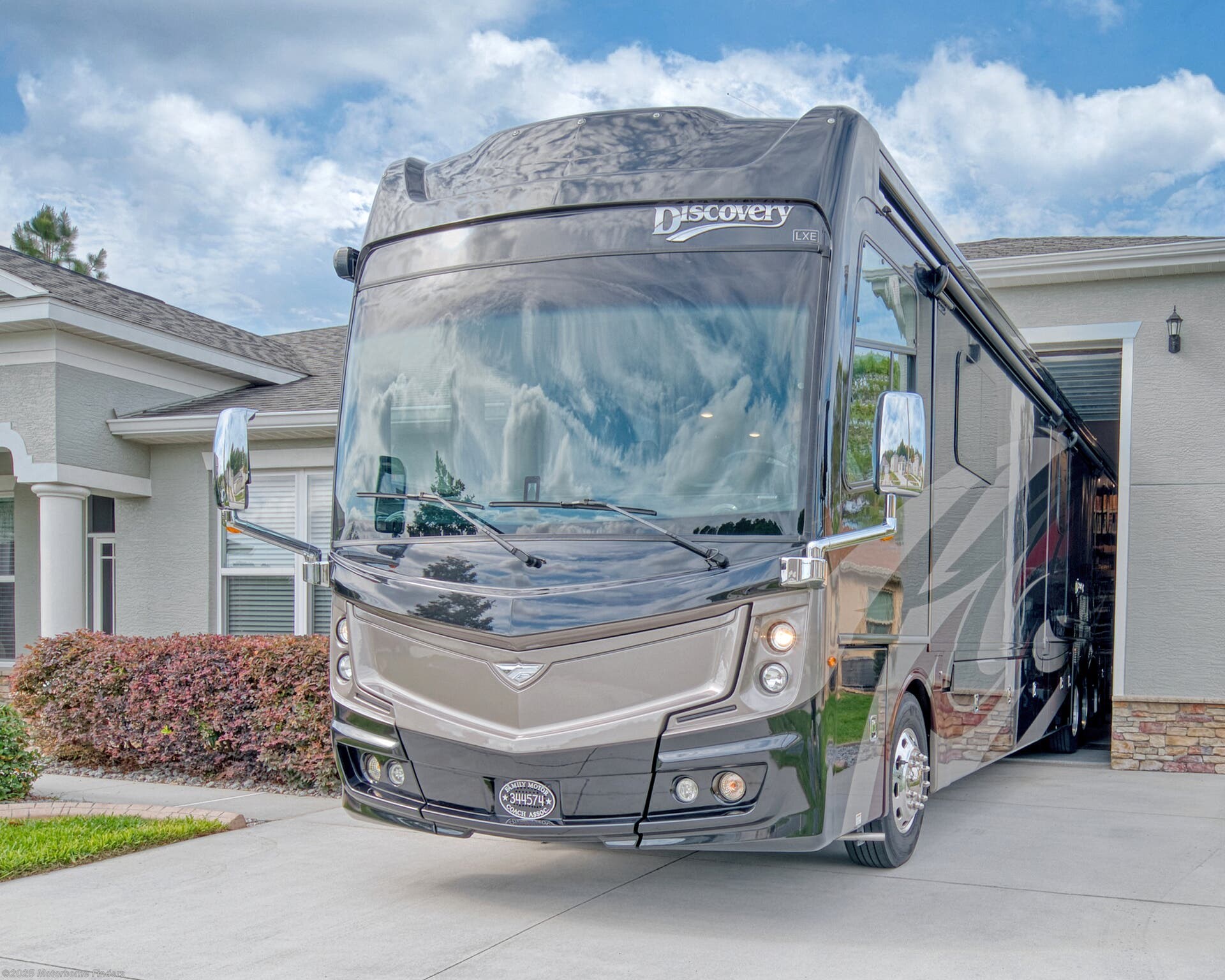2019 Fleetwood Discovery LXE 44H RV for Sale in Leesburg, FL 33585