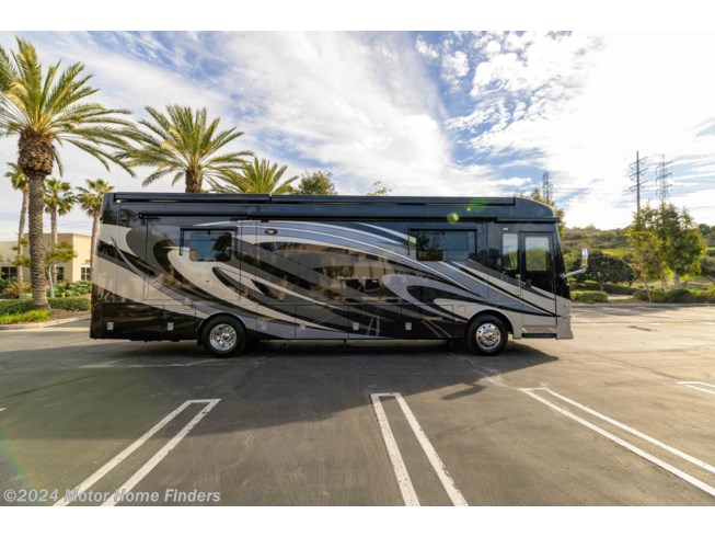 2019 Newmar Dutch Star 3717 Quad Slide - Used Diesel Pusher For Sale by Motor Home Finders in San Clemente, California