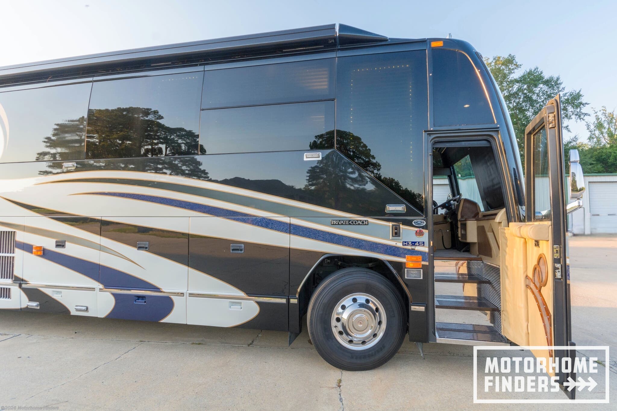 2007 Elegant Lady Platinum Edition, Double Slide by Liberty Coach from Motorhome Finders in Bryant, Arkansas
