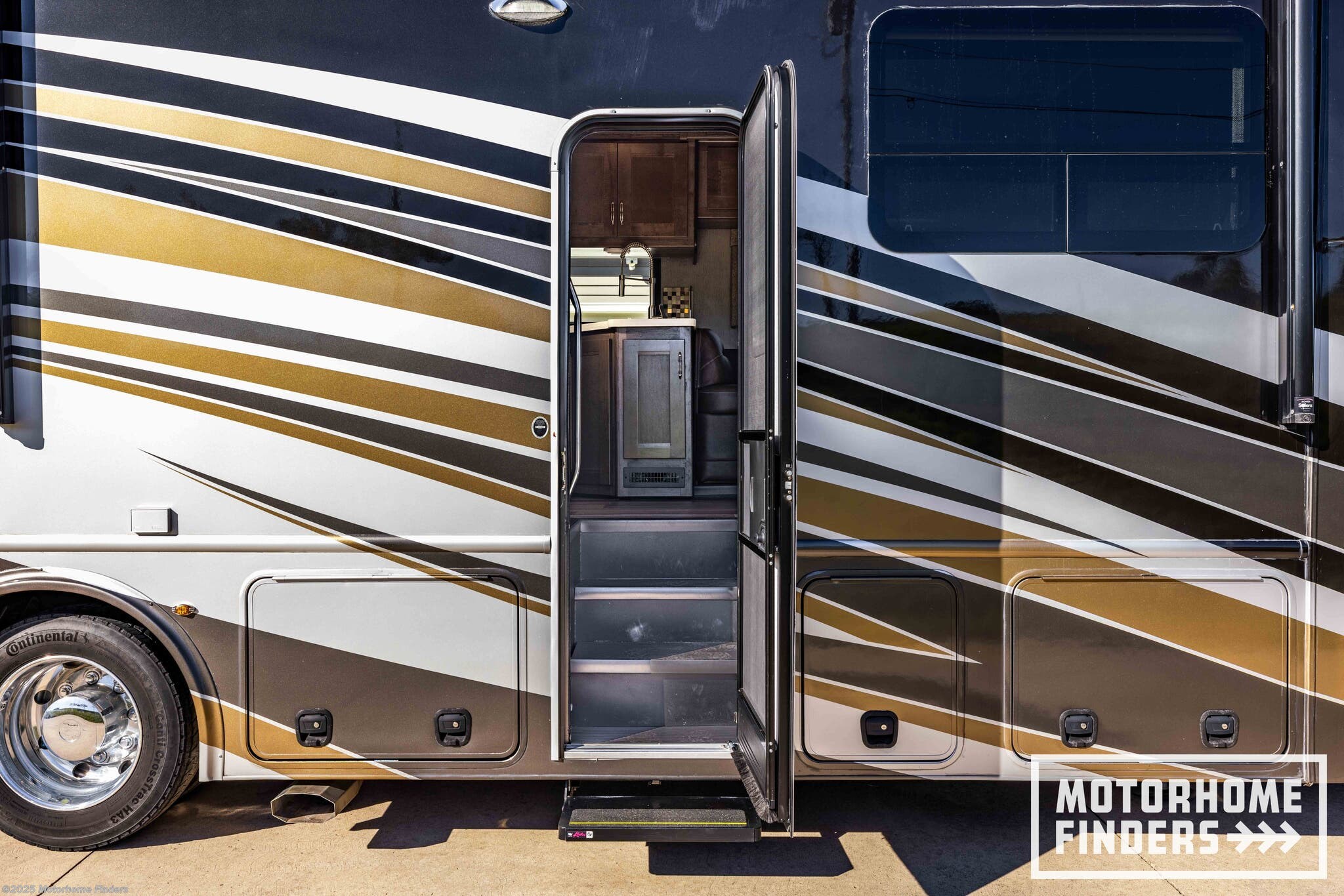 2021 Rebel 30R by Nexus from Motorhome Finders in Bloomsburg, Pennsylvania