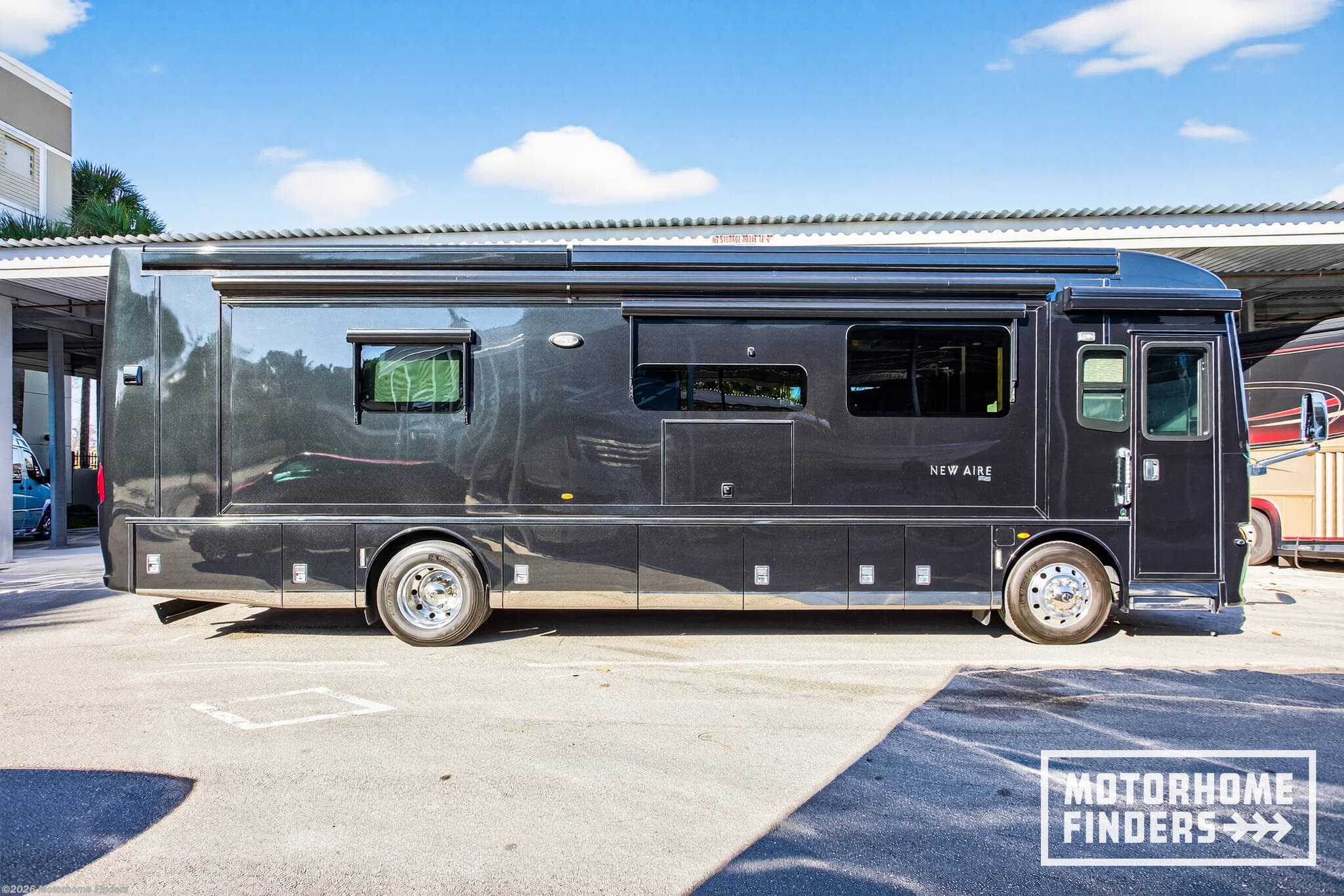 2021 Newmar New Aire 3543 - Used Diesel Pusher For Sale by Motorhome Finders in Pompano Beach, Florida features Roof Vents, Surround Sound System, Custom Paint, Heated Floor, Water Heater