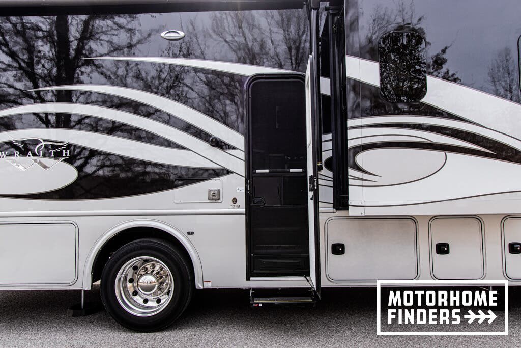 2022 Nexus Wraith 33W - Used Super C For Sale by Motorhome Finders in Grayville, Illinois features Outside Entertainment Center, Dinette, Propane, Stove, Generator