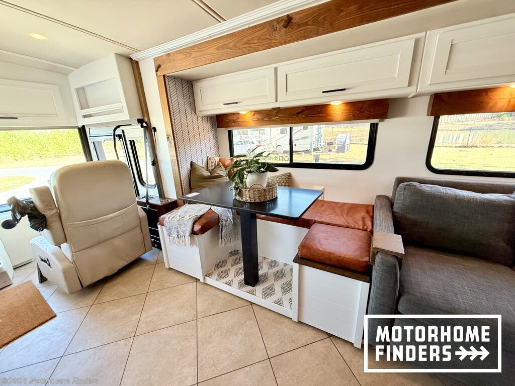 Used 2014 Itasca Solei 38R available in Freeport, Florida