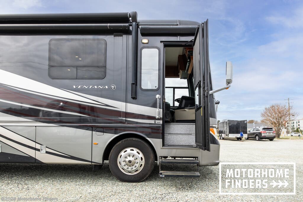 2018 Newmar Ventana 4049 - Used Diesel Pusher For Sale by Motorhome Finders in Millsboro, Delaware features Solar Prep, Inverter, Awning, Sofa Bed, Washer