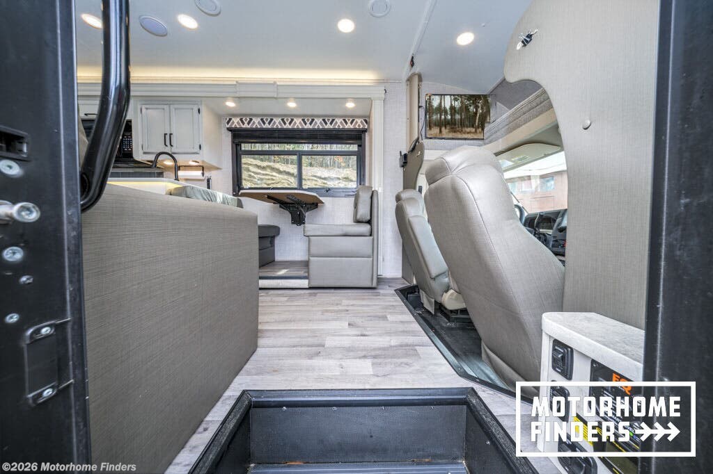 2022 Jayco Redhawk 31F - Used Class C For Sale by Motorhome Finders in Northvillle, New York features Propane, LP Detector, Water Heater, Shower, Hitch