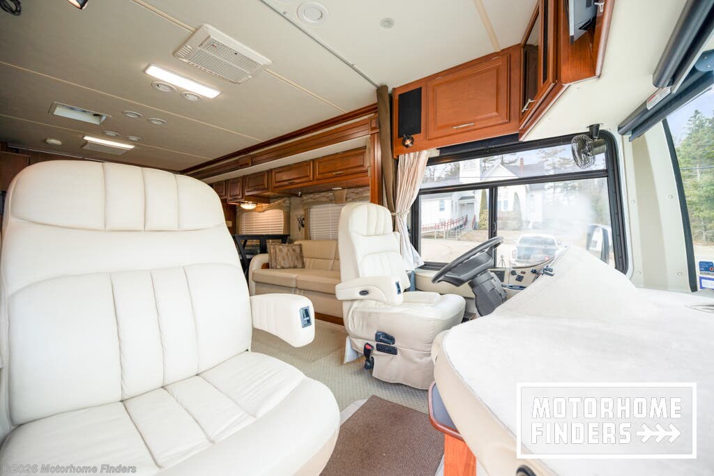 2008 Discovery 39R by Fleetwood from Motorhome Finders in Sullivan, Maine