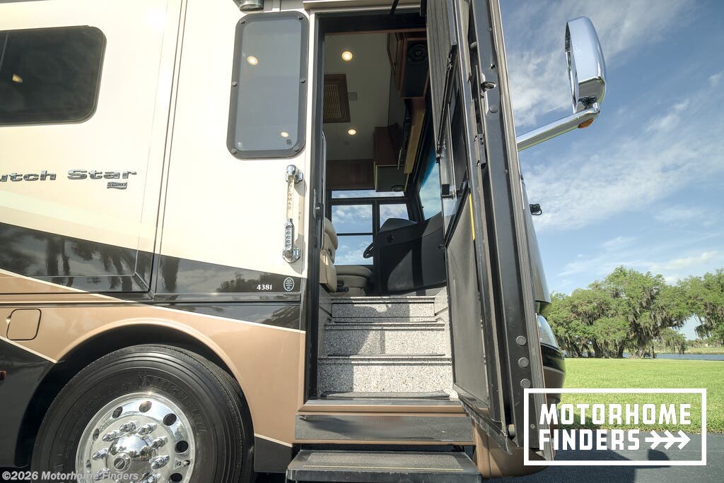 2017 Newmar Dutch Star 4381 - Used Diesel Pusher For Sale by Motorhome Finders in LaBelle, Florida features Stove Top Burner, Slide-out Awning, Automatic Leveling Jacks, Backup Camera, External Shower