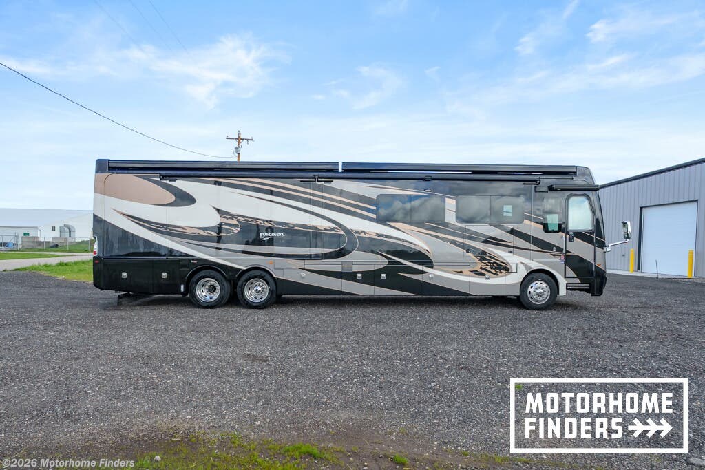 2019 Fleetwood Discovery LXE 44H - Used Diesel Pusher For Sale by Motorhome Finders in Portage, Michigan features Central Vacuum, Full Body Paint, Non-Smoking Unit, Microwave, 50 Amp Service
