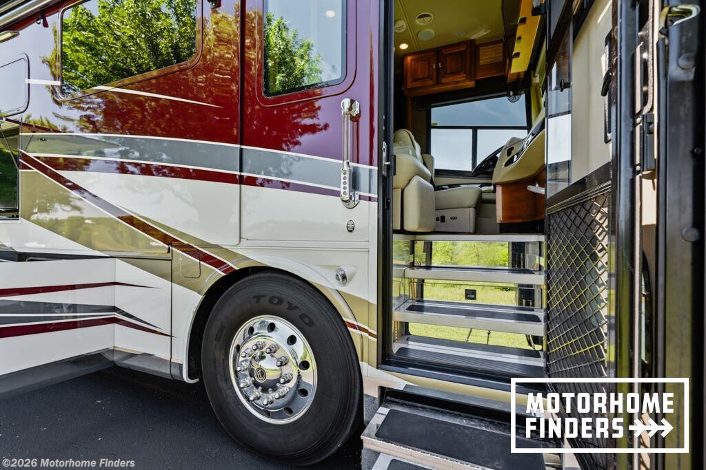 2017 Tiffin Allegro Bus 45OPP - Used Diesel Pusher For Sale by Motorhome Finders in Glasgow, Kentucky features Screen Door, Air Conditioning, Air Assist Suspension, Outside Entertainment Center, Satellite Dish