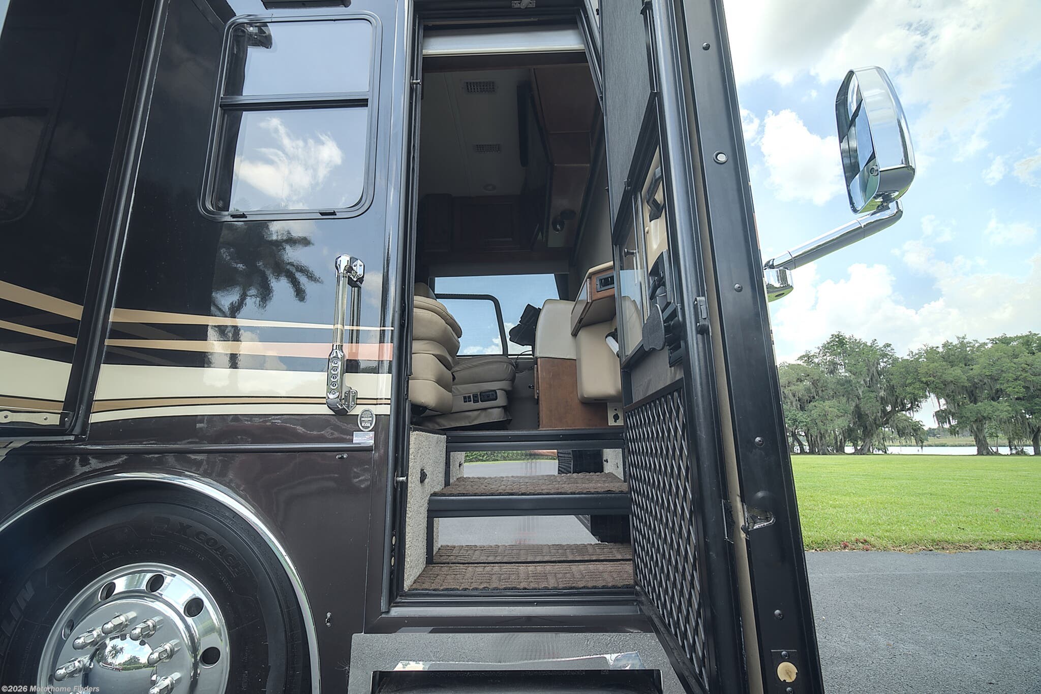 2009 Monaco RV Dynasty YORKSHIRE IV - Used Diesel Pusher For Sale by Motorhome Finders in Fort Myers, Florida features Propane, Smoke Detector, Non-Smoking Unit, Awning, External Shower