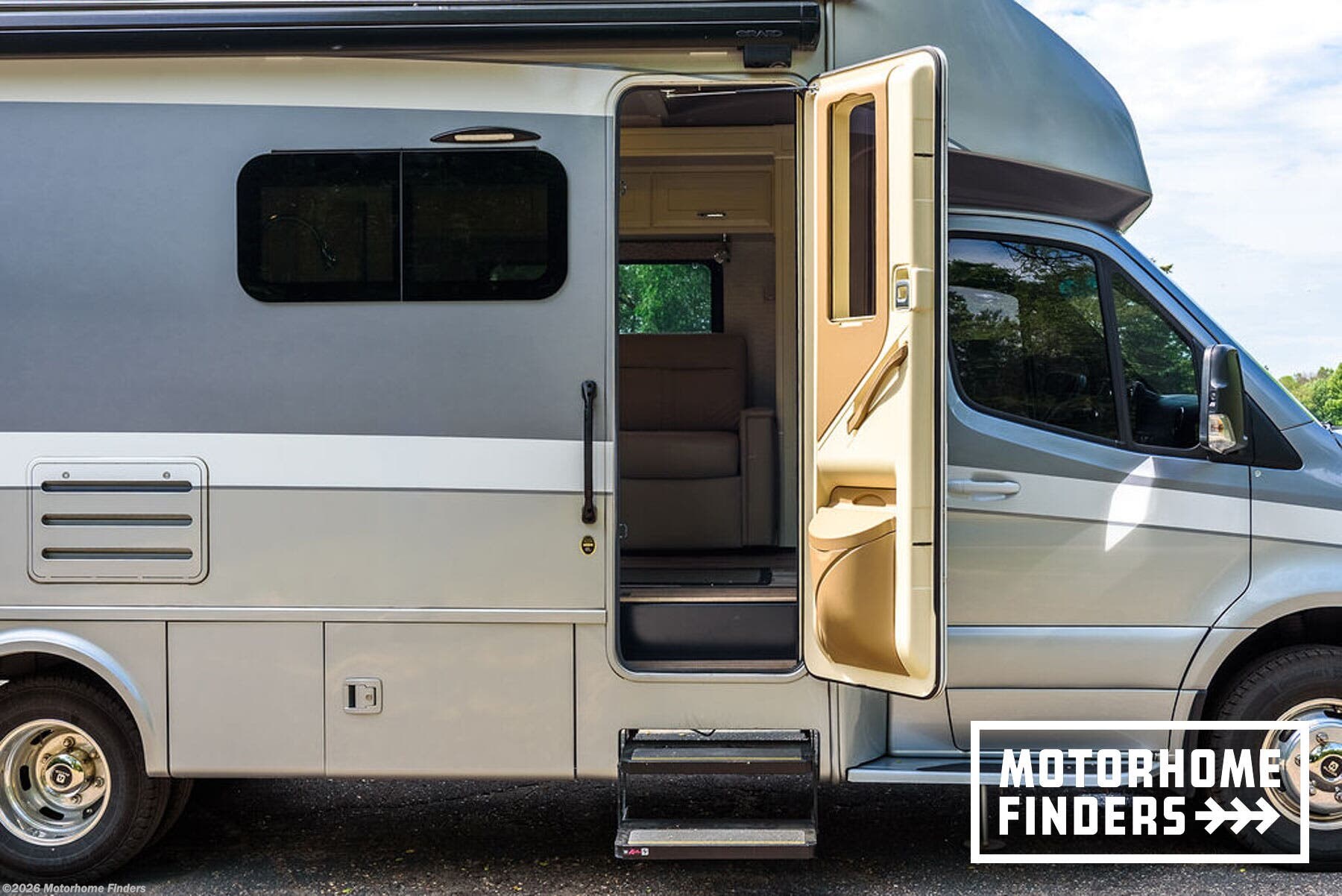 2021 Wayfarer 25SW by Tiffin from Motorhome Finders in Oak Grove, Minnesota