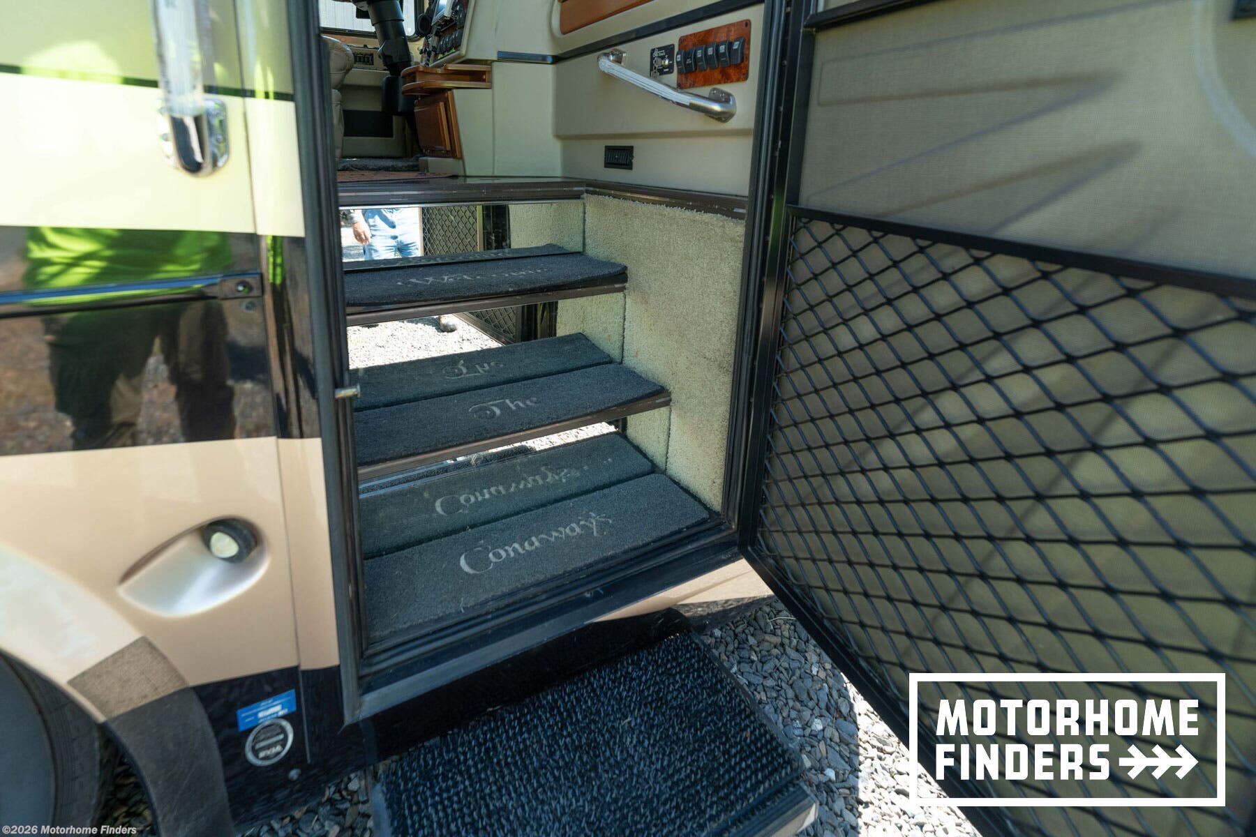 2004 Navigator 43 PDQ by Holiday Rambler from Motorhome Finders in Stoneville, North Carolina