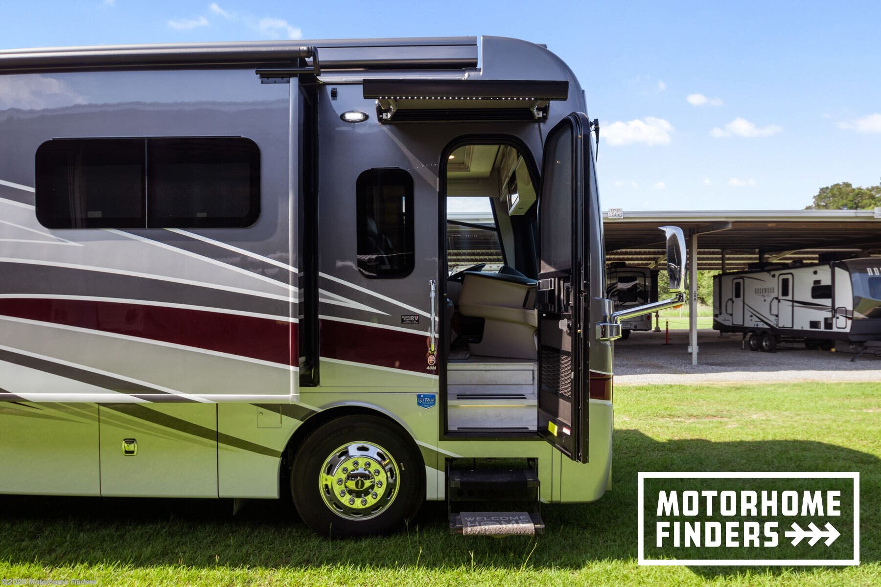 2022 Holiday Rambler Armada 40M - Used Diesel Pusher For Sale by Motorhome Finders in Oxford, Florida features Non-Smoking Unit, Hydronic Heat, Stainless Appliances, TV Antenna, Table and Chairs