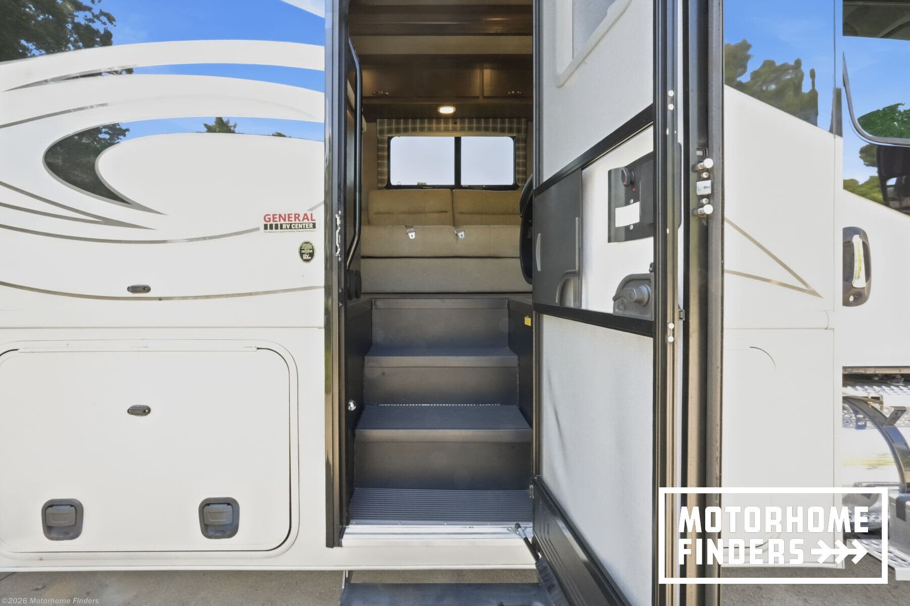 2022 Nexus Wraith 32W - Used Super C For Sale by Motorhome Finders in Apple Creek, Ohio features Backup Camera, LP Detector, Dinette Bed, TV Antenna, Slide-out Awning