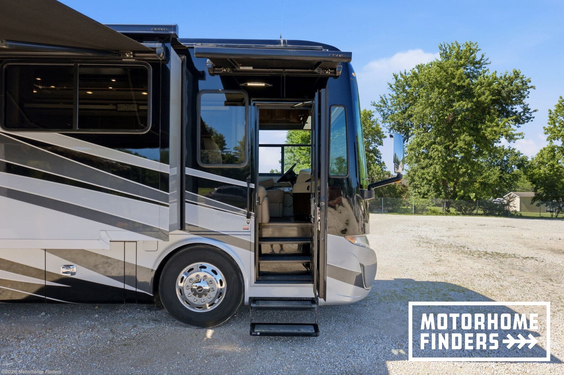 2021 Tiffin Allegro Red 37BA - Used Diesel Pusher For Sale by Motorhome Finders in Eureka, Missouri features Microwave, Queen Mattress, CD Player, Kitchen Sink, Bath & 1/2