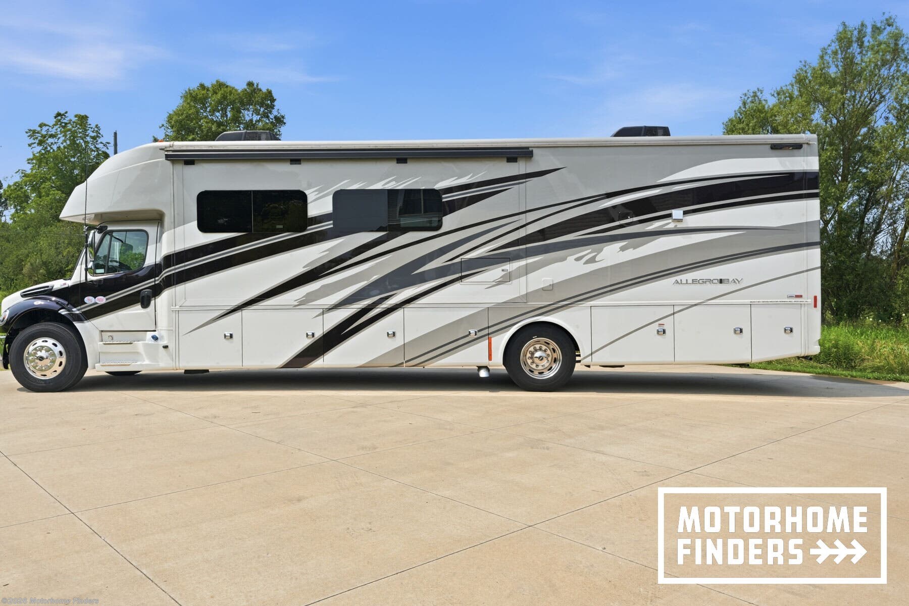 2025 Tiffin Allegro Bay 38 AB - Used Super C For Sale by Motorhome Finders in Wooster, Ohio features Inverter, Smoke Detector, External Shower, Dinette Bed, Backup Monitor