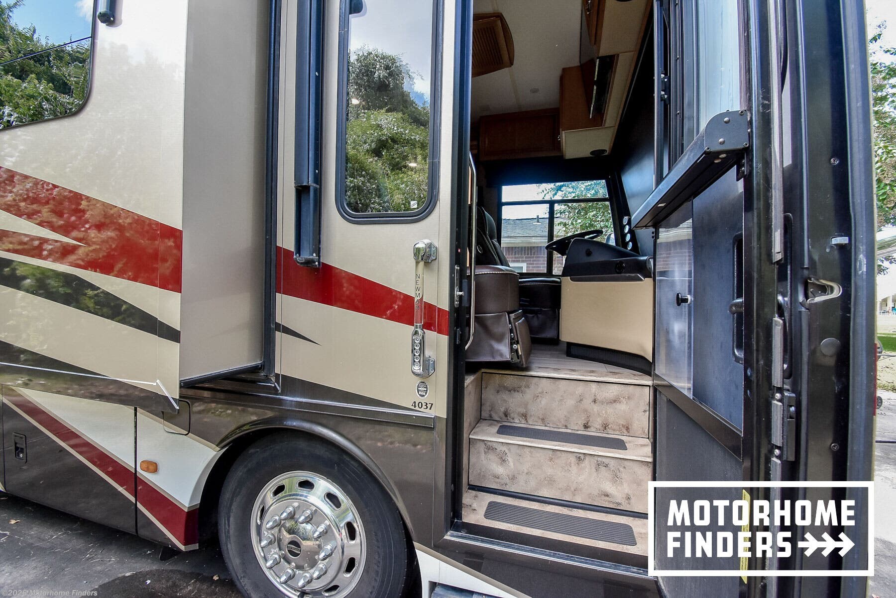 2015 Newmar Ventana 4037 - Used Diesel Pusher For Sale by Motorhome Finders in Palacios, Texas features Non-Smoking Unit, CO Detector, Water Heater, Propane, Inverter