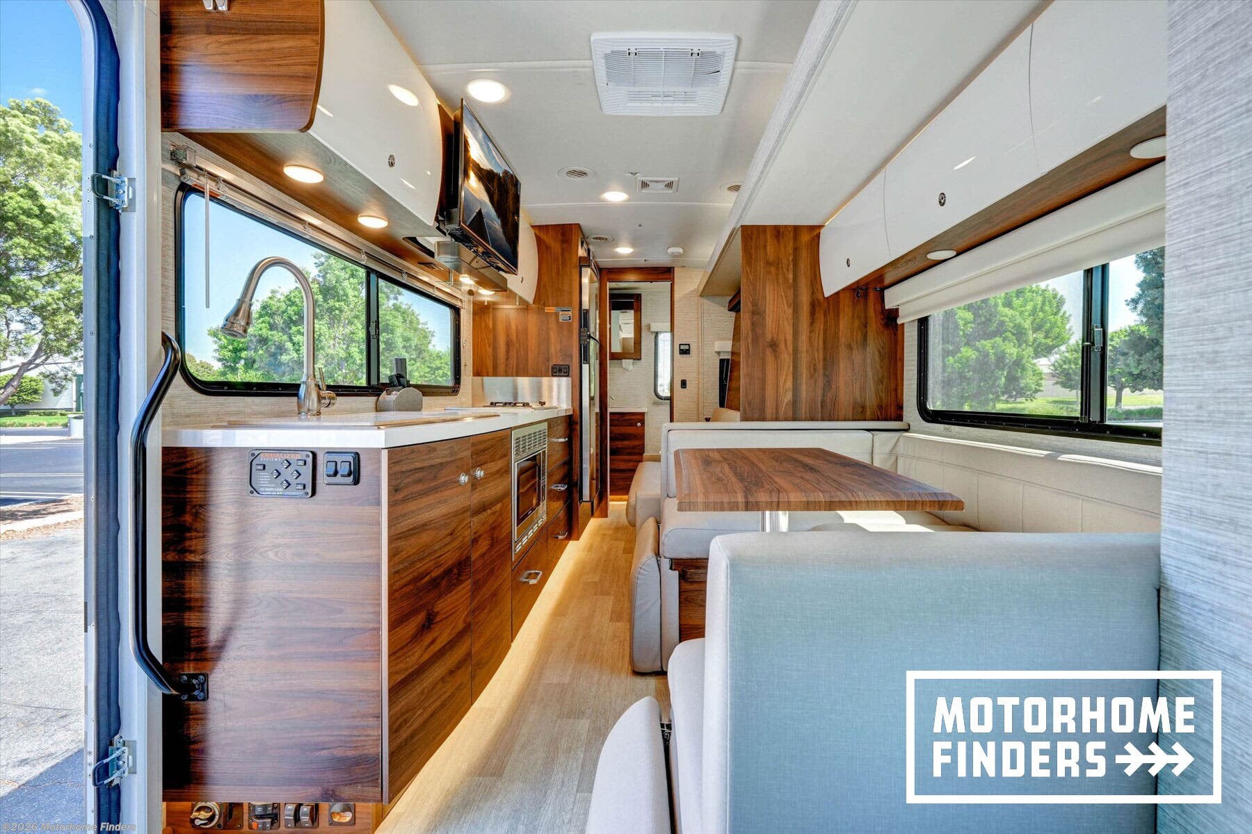 2021 View 24D by Winnebago from Motorhome Finders in Tustin, California