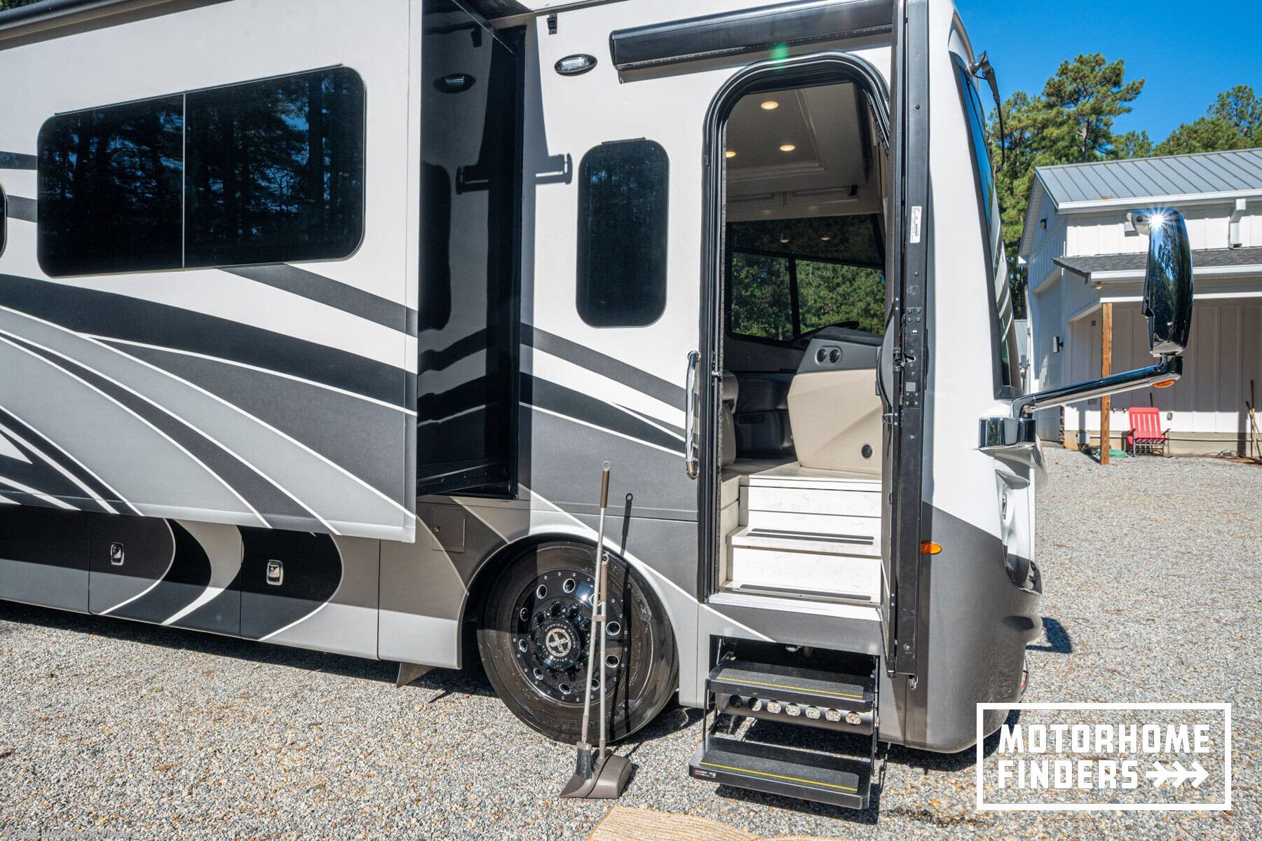 2023 Fleetwood Discovery LXE 44B - Used Diesel Pusher For Sale by Motorhome Finders in Lincolnton, North Carolina features Slide-out Awning, Hide-A-Bed, Backup Camera, Day/Night Shades, Electric Heat