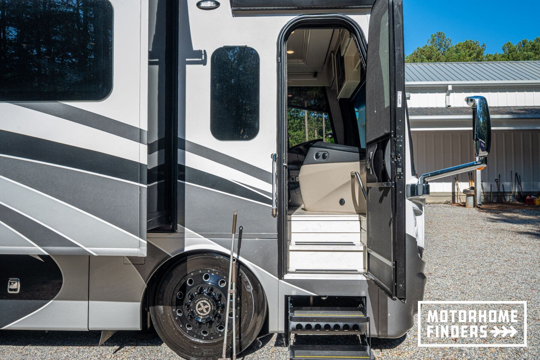 2023 Discovery LXE 44B by Fleetwood from Motorhome Finders in Lincolnton, North Carolina