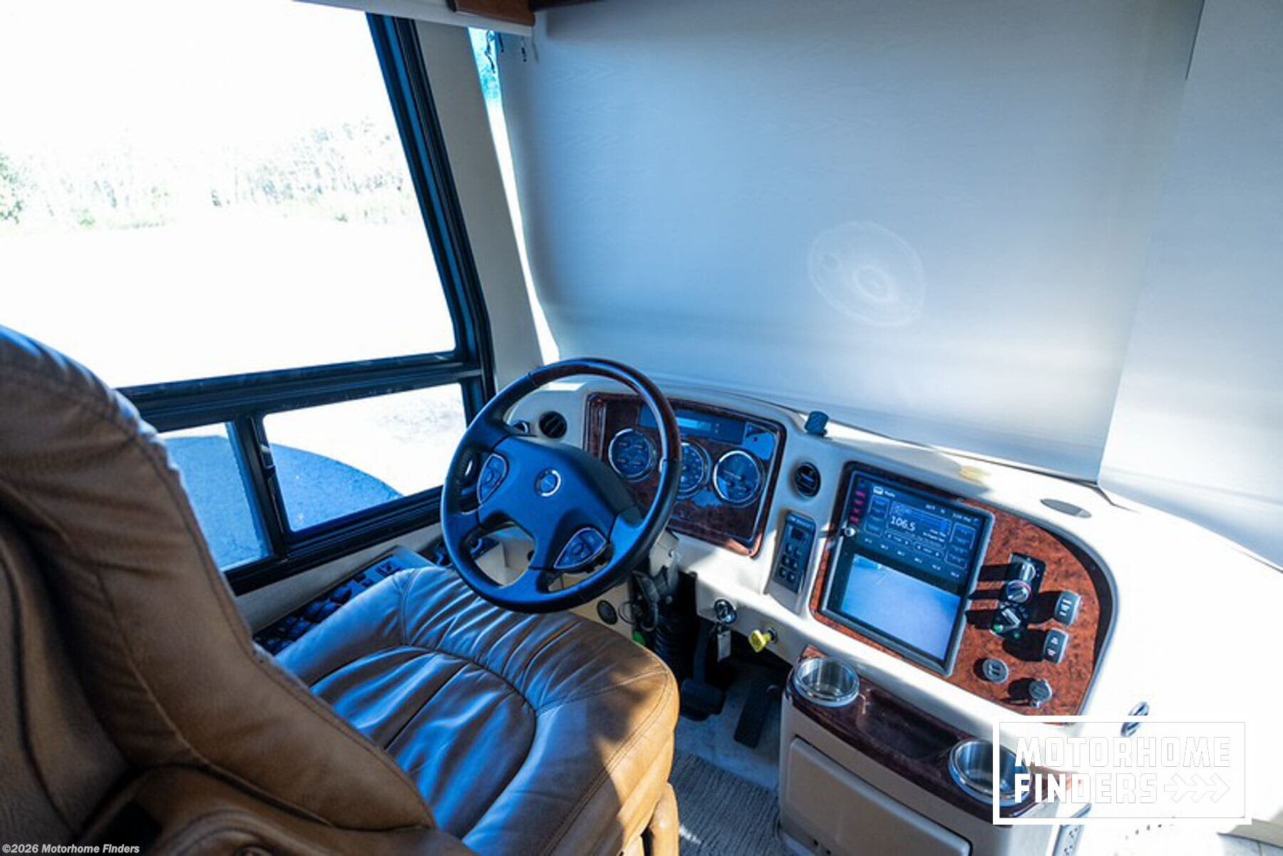 2017 Entegra Coach Anthem 42DEQ - Used Diesel Pusher For Sale by Motorhome Finders in Glenmont, New York features Day/Night Shades, Electric Heat, King Size Bed, Slideout, Heated Floor
