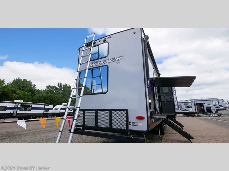 2024 Forest River Cherokee Arctic Wolf Suite 3770 RV for Sale in