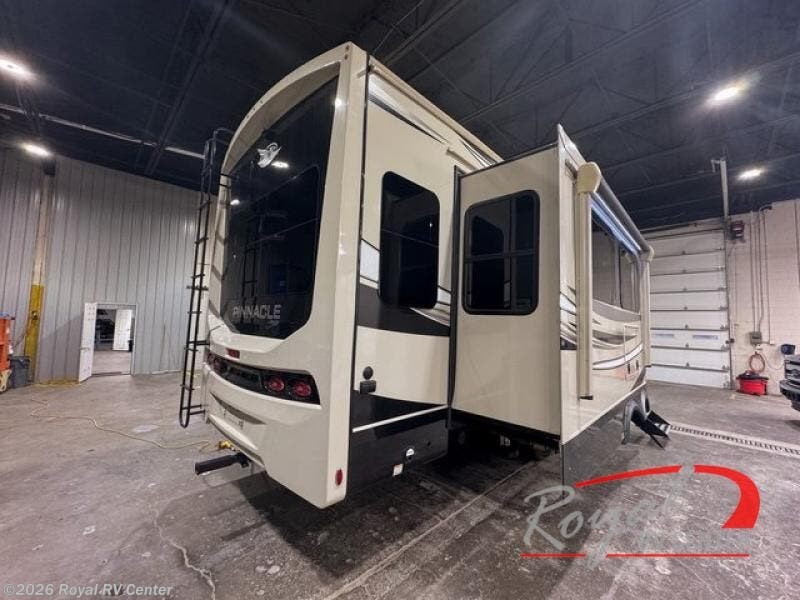 2022 Pinnacle 32RLTS by Jayco from Royal RV Center in Middlebury, Indiana