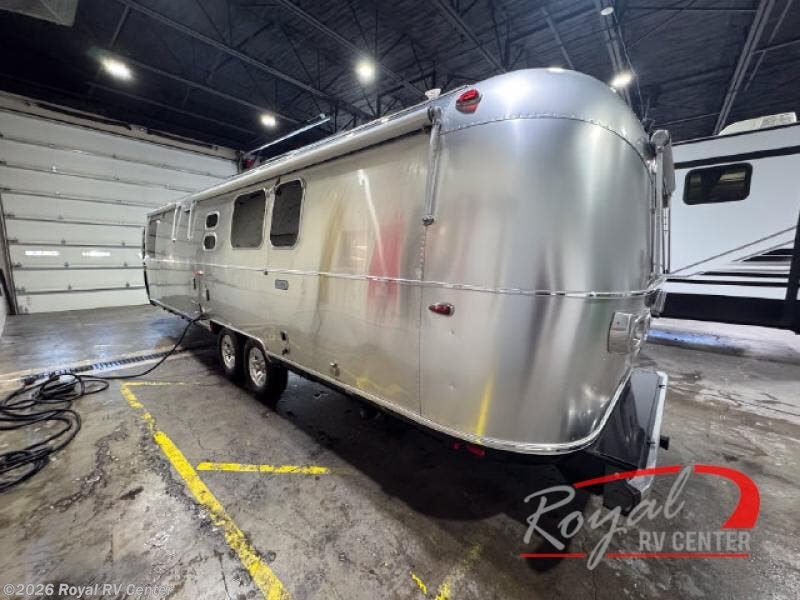 Used 2024 Airstream Classic 33FBQ available in Middlebury, Indiana