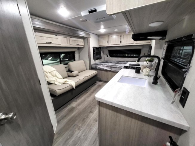 2024 Catalina Expedition 192FQS by Coachmen from Roughin