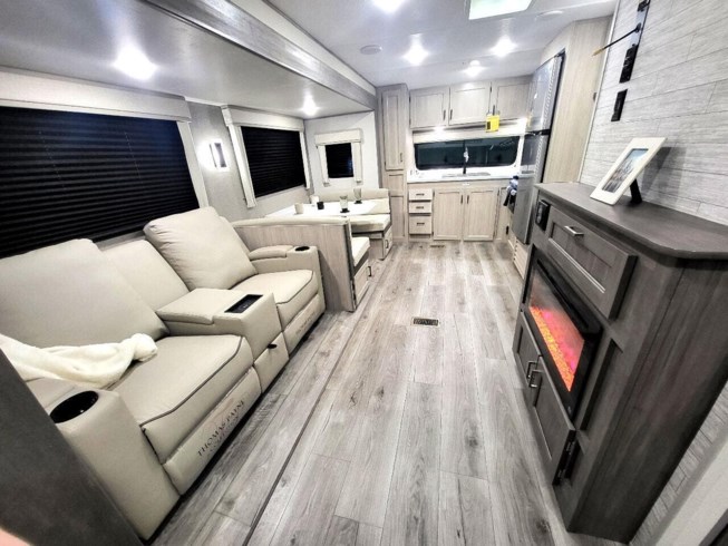 2024 Catalina Legacy Edition 333FKTS by Coachmen from Roughin
