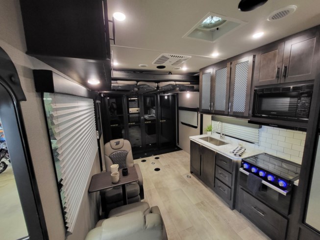 2022 Momentum G-Class 21G by Grand Design from Roughin