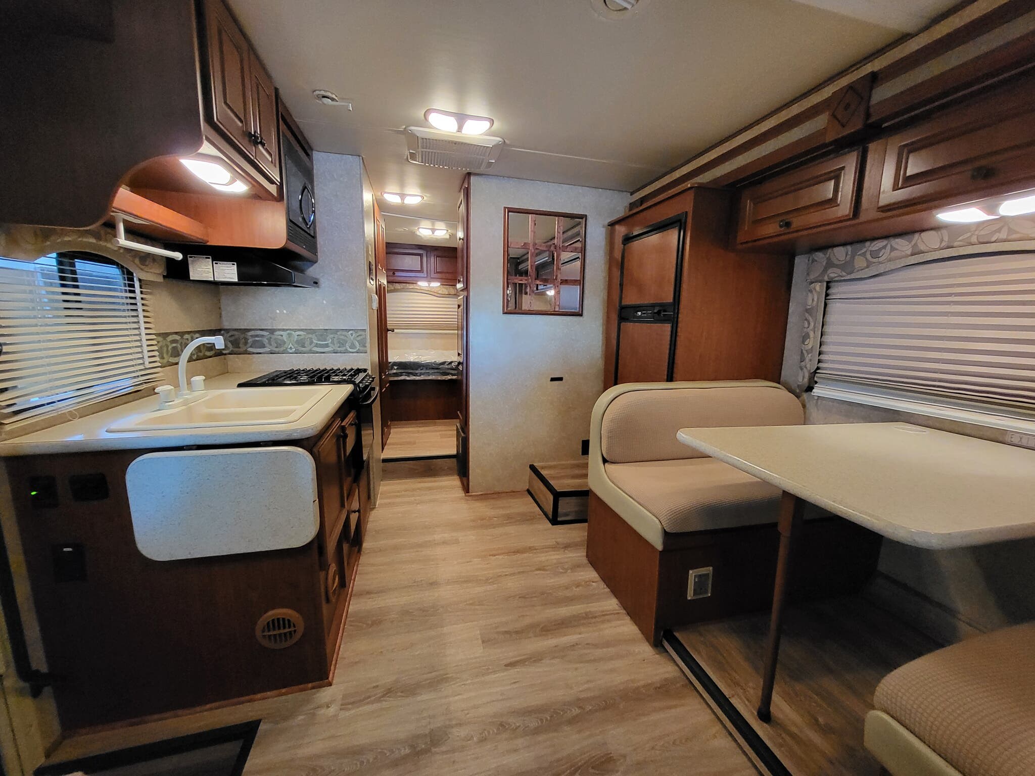 2011 Thor FREEDOM ELITE 26E - Used Class C for sale by Roughin' It Inc in Madison, Ohio