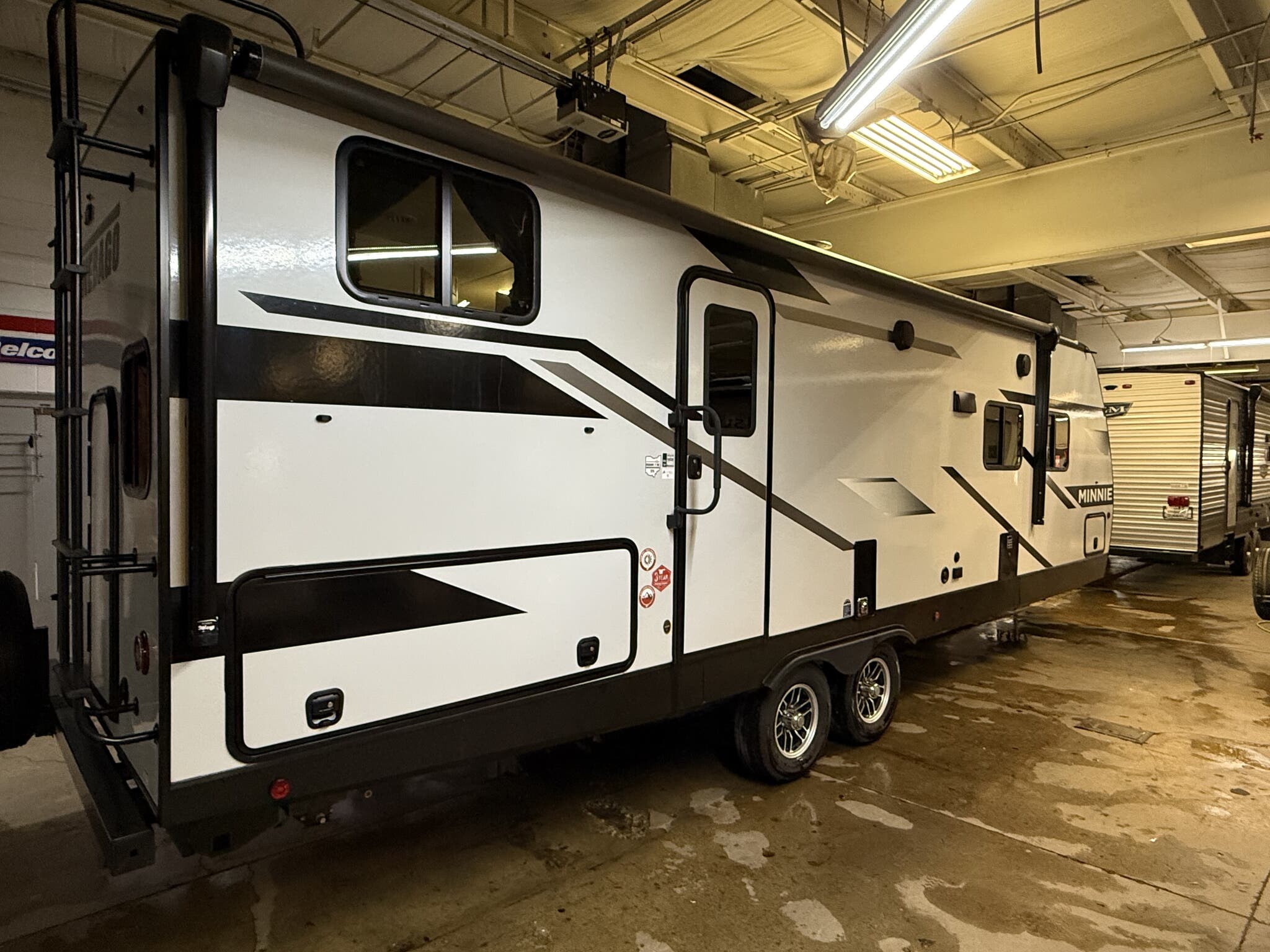 2023 Winnebago Minnie 2801BHS - Used Travel Trailer For Sale by Roughin' It Inc in Madison, Ohio