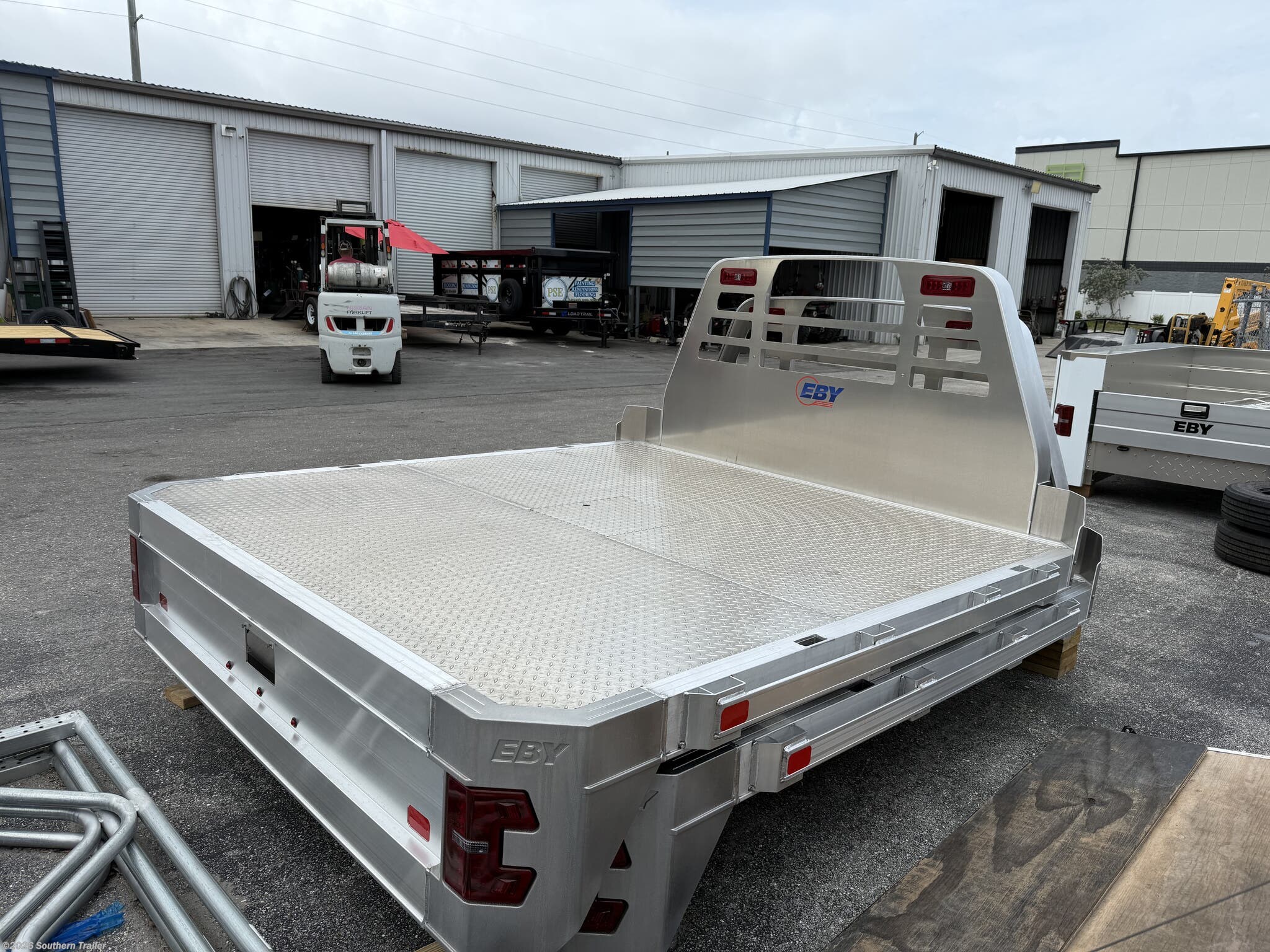 New 2025 EBY 8'6" X 101-1/4" Aluminum Big Country Flatbed available in Englewood, Florida