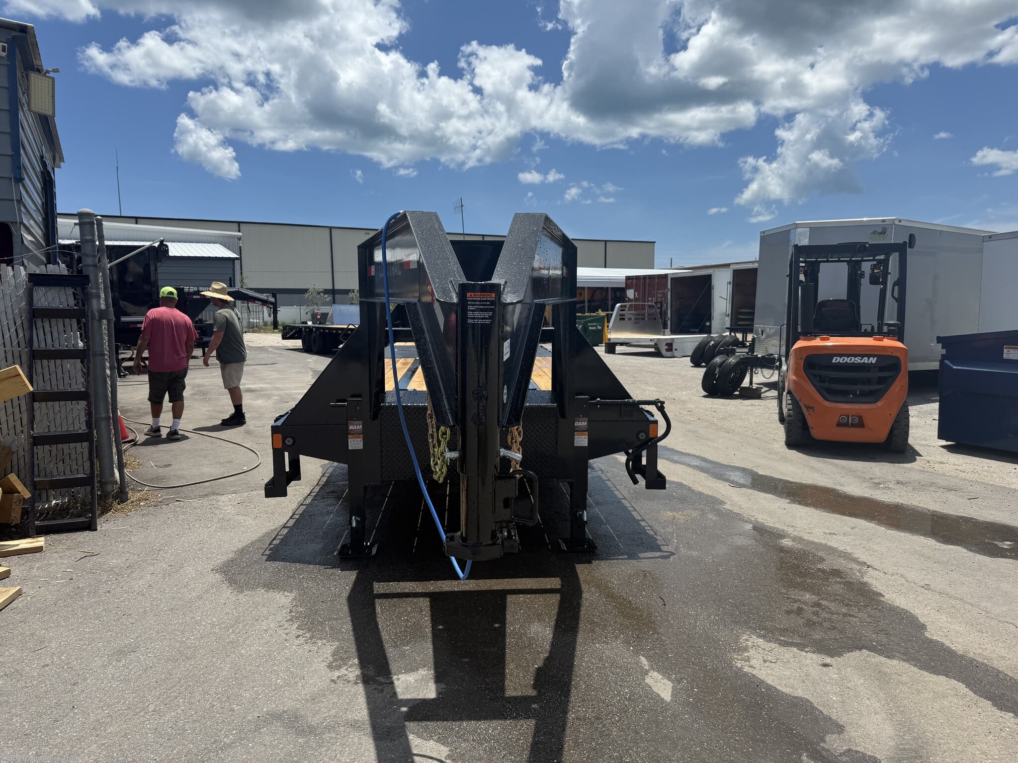 2025 GL 102X32 Low Pro Gooseneck w/Hyd. Dove 24K GVWR by Load Trail from Southern Trailer in Englewood, Florida