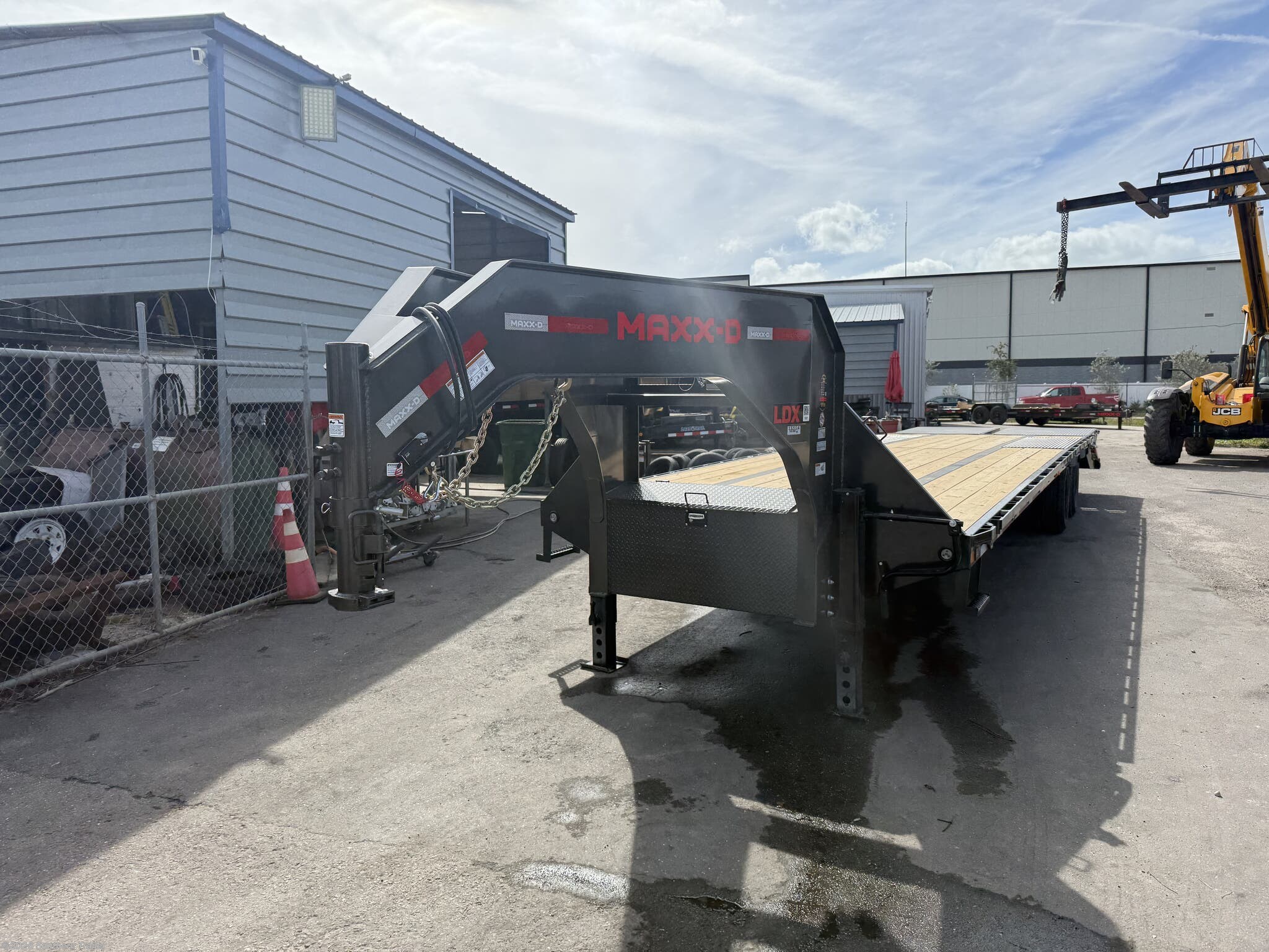 2026 MAXX-D 102X32 Low Pro Gooseneck Flatbed 25.9K GVWR - New Deckover/Flat Deck Trailer for sale by Southern Trailer in Englewood, Florida