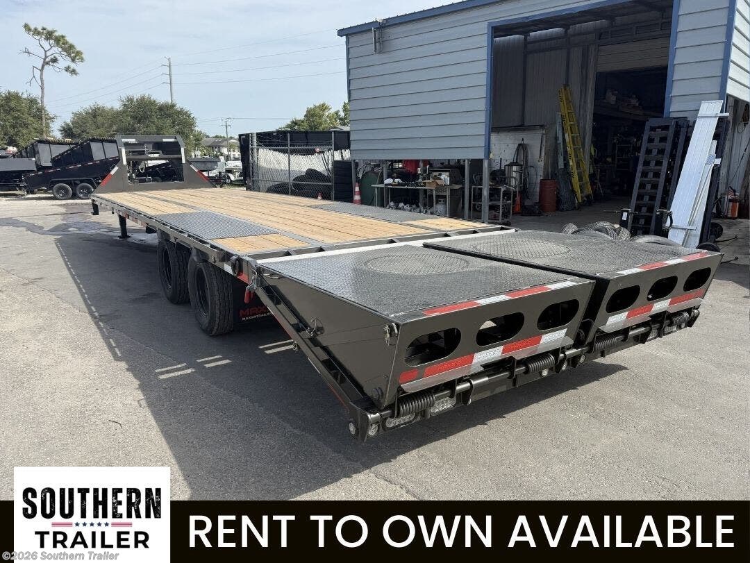 2026 MAXX-D 102X32 Low Pro Gooseneck Flatbed 25.9K GVWR