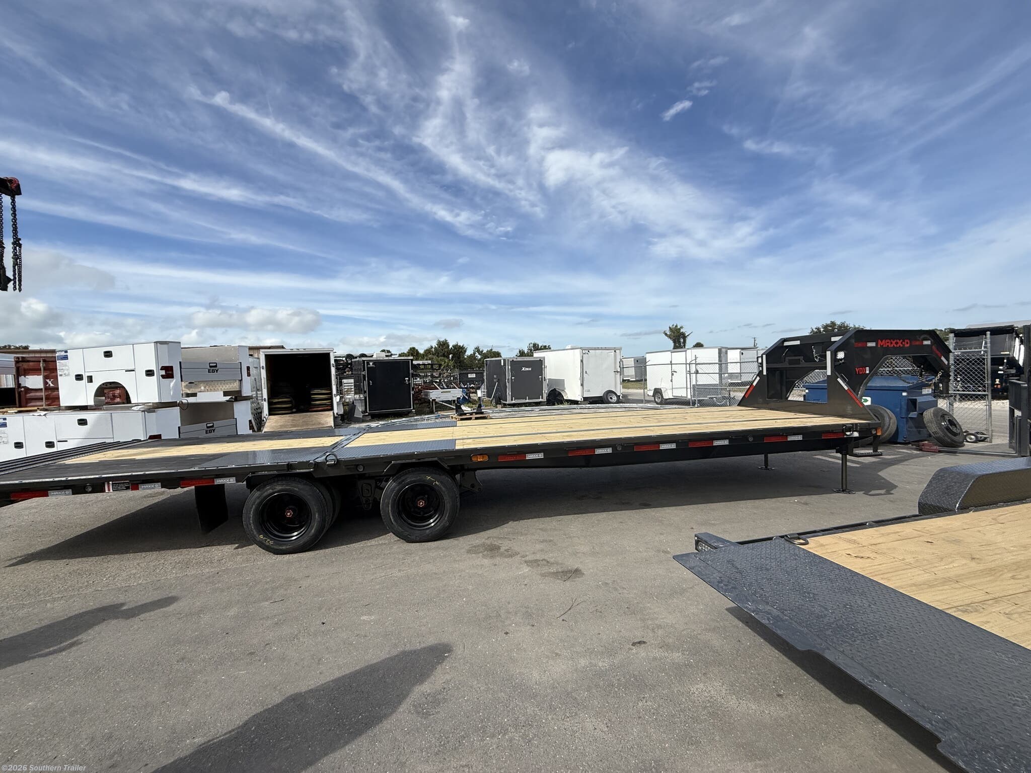 2027 MAXX-D 102X32 Gooseneck Flatbed w/Hyd. Dove & Jacks 25.9K