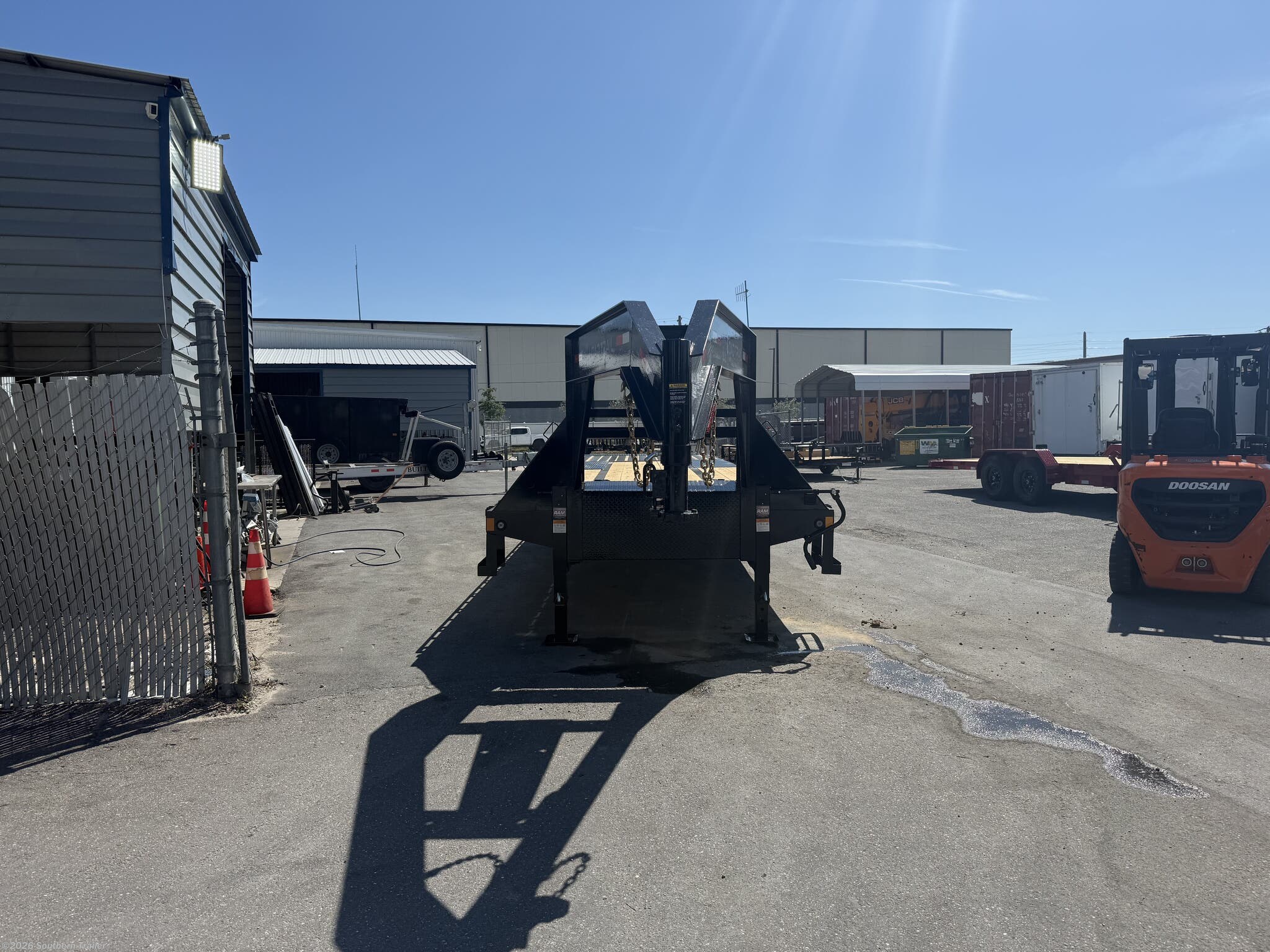 2026 GL 102X36 Gooseneck w/Hyd. Dovetail 25.9K GVWR by Load Trail from Southern Trailer in Englewood, Florida