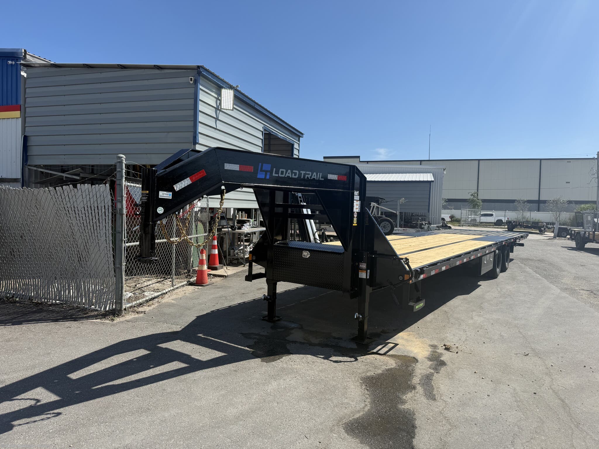 2026 Load Trail GL 102X36 Gooseneck w/Hyd. Dovetail 25.9K GVWR