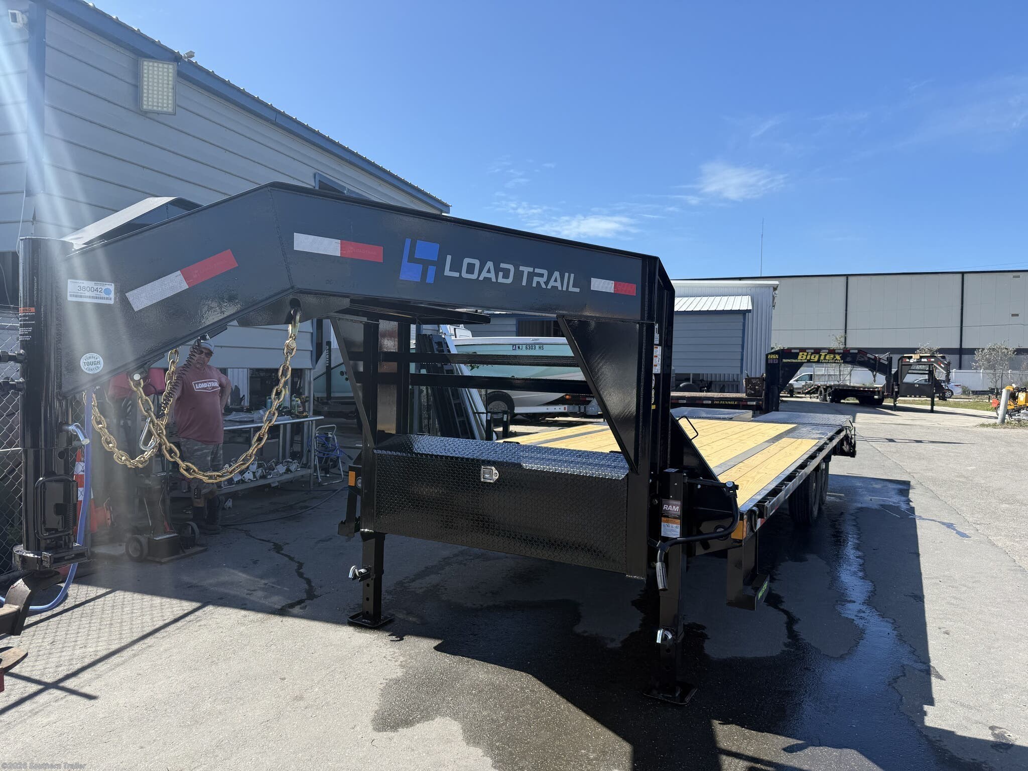 2027 Load Trail GP 102X25 Gooseneck Deckover w/MAX Ramps 14K GVWR