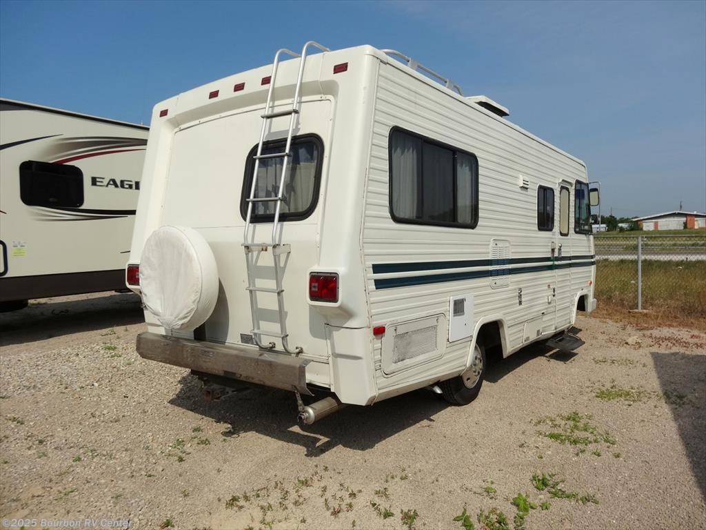 1986 Winnebago RV Chieftain 23G for Sale in Bourbon, MO 65441 | U4401 ...