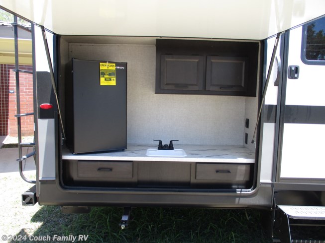 2022 Jayco Jay Flight 32BHDS - New Travel Trailer For Sale by Couch Family RV in Cross City, Florida features Medicine Cabinet, Smoke Detector, Surround Sound System, Leveling Jacks, U-Shaped Dinette