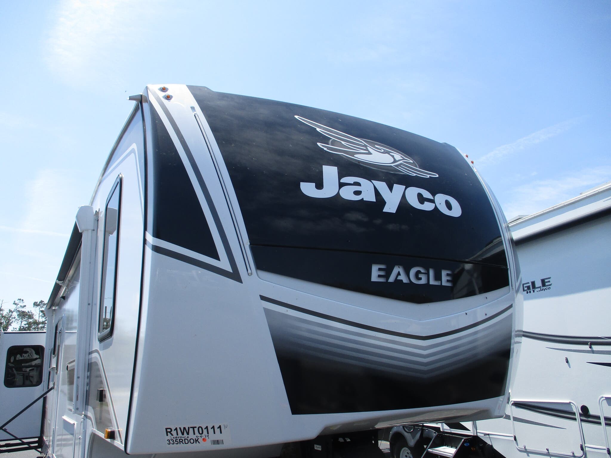 2025 Jayco Eagle 335RDOK - Used Fifth Wheel For Sale by Couch Family RV in Cross City, Florida features Slideout, Skylight, Stove Top Burner, Air Conditioning, Microwave