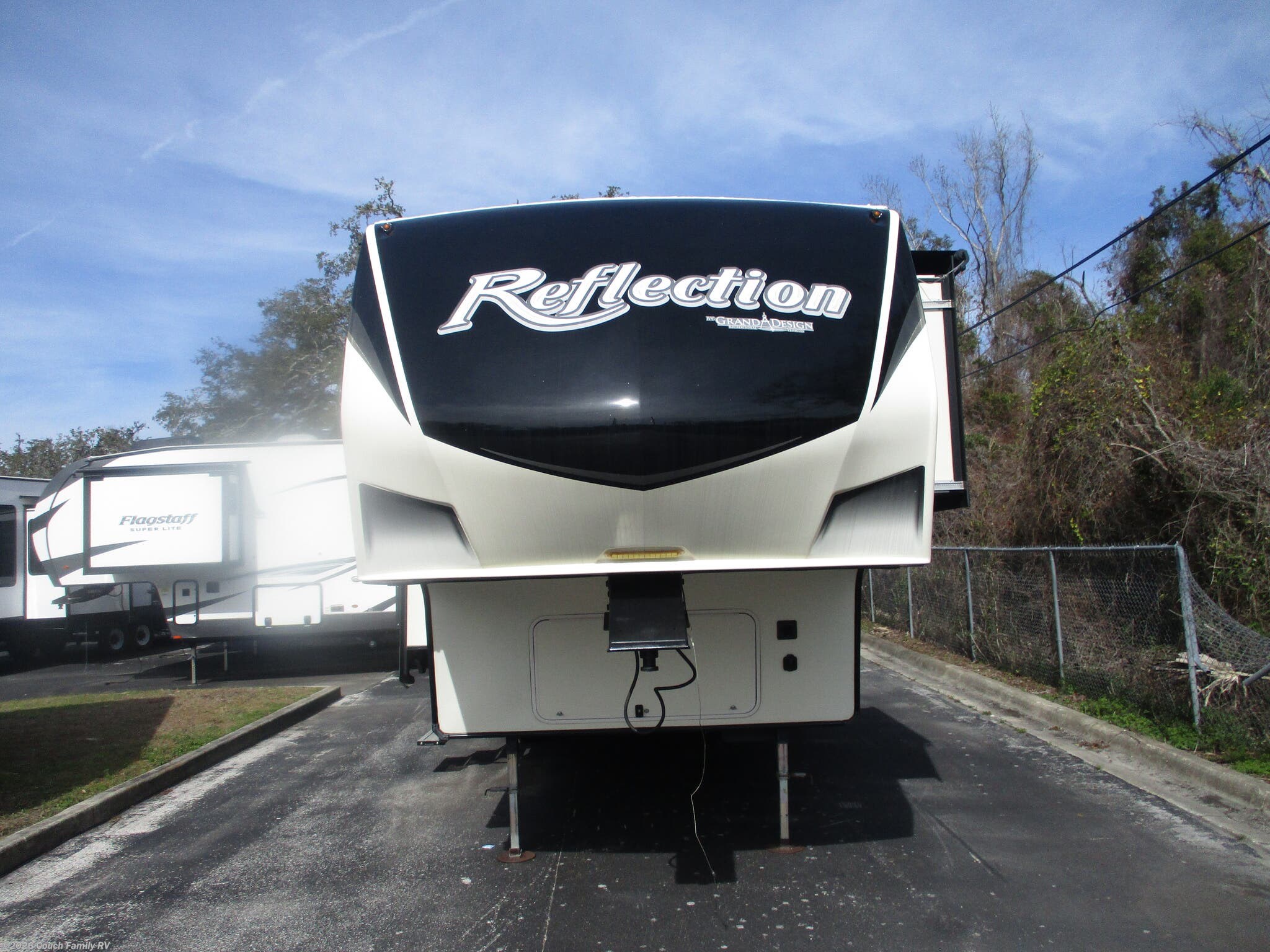 2018 Grand Design Reflection 303RLS - Used Fifth Wheel For Sale by Couch Family RV in Cross City, Florida features Rocker Recliner(s), Leveling Jacks, Slideout, Insulated, CD Player