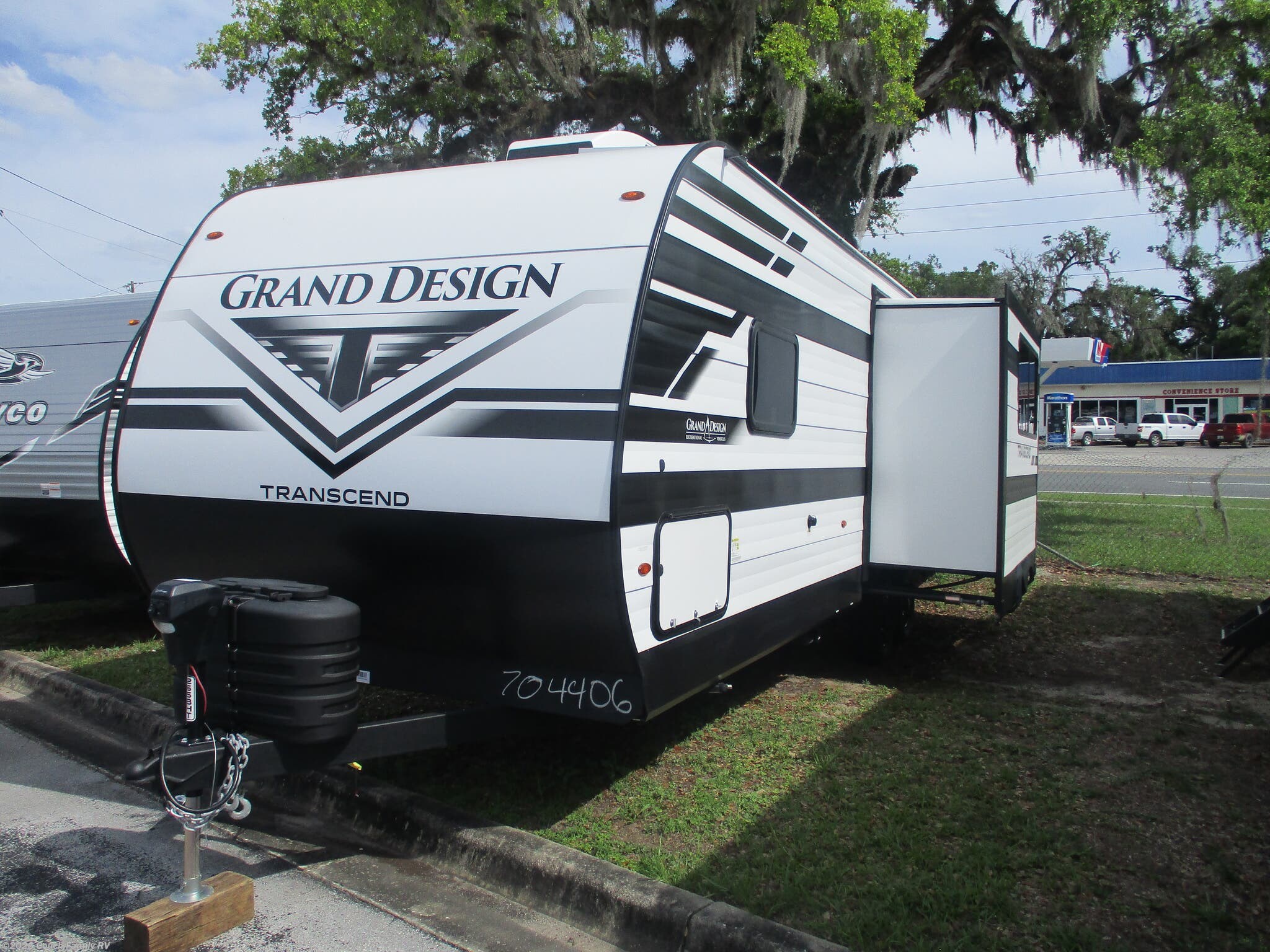 2026 Grand Design Transcend 265BHT - New Travel Trailer For Sale by Couch Family RV in Cross City, Florida features TV, Shower, Spare Tire Kit, External Shower, Oven