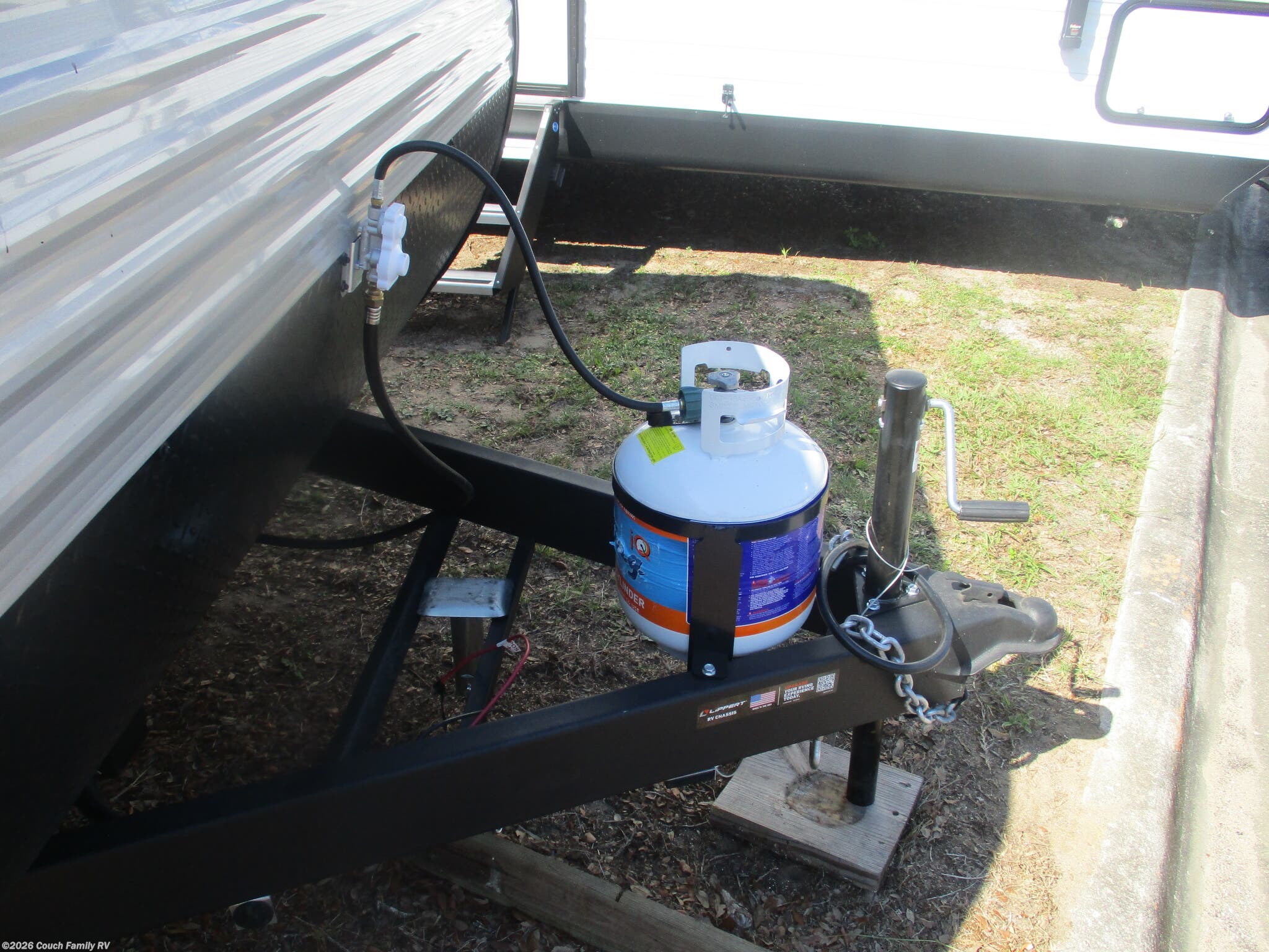 2026 Jayco Jay Flight SLX 250BH - New Travel Trailer For Sale by Couch Family RV in Cross City, Florida features Auxiliary Battery, Oven, Leveling Jacks, Microwave, Spare Tire Kit